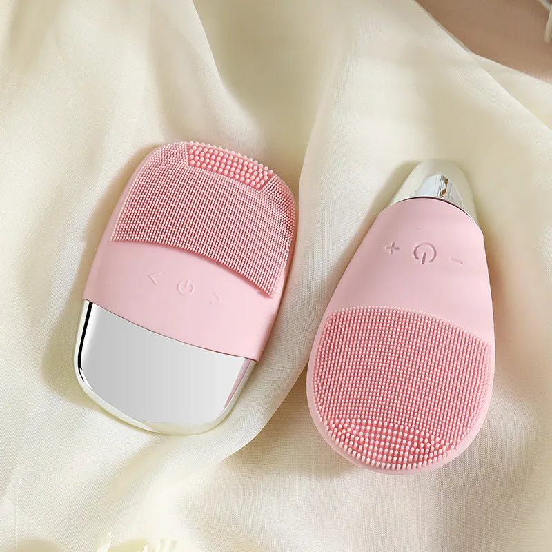 Silicone ultrasonic facial cleansing brush in Lake Blue with three speed gears for deep cleaning