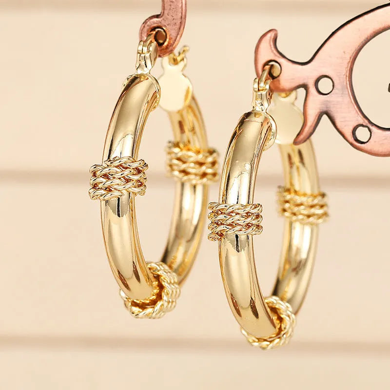 Women's geometric copper earrings with ring and line design in golden colours, ear clip style
