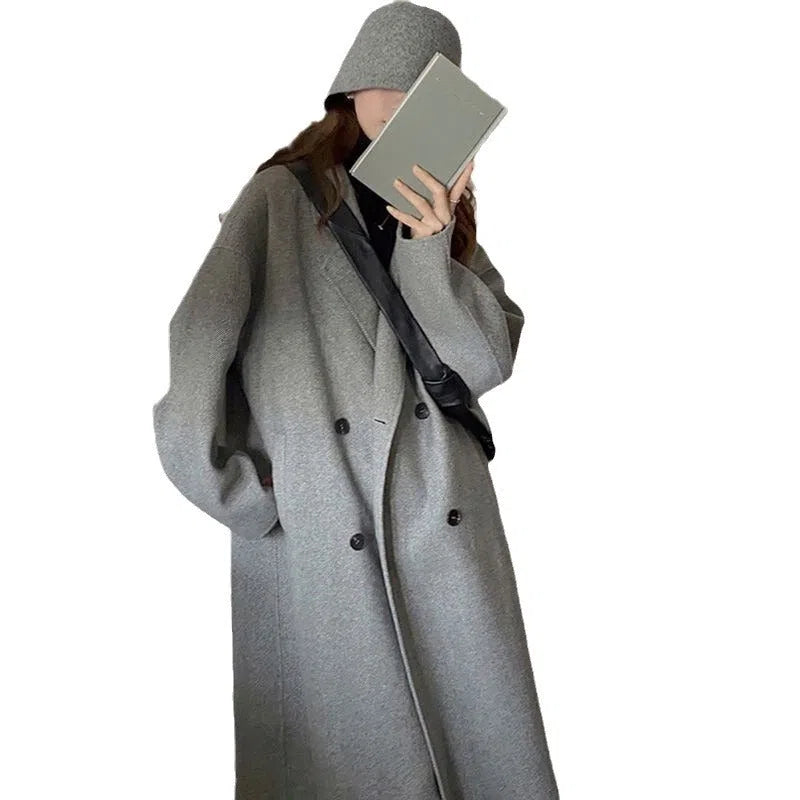 Women's loose fit knee-length retro wool coat with patchwork in oatmeal colour