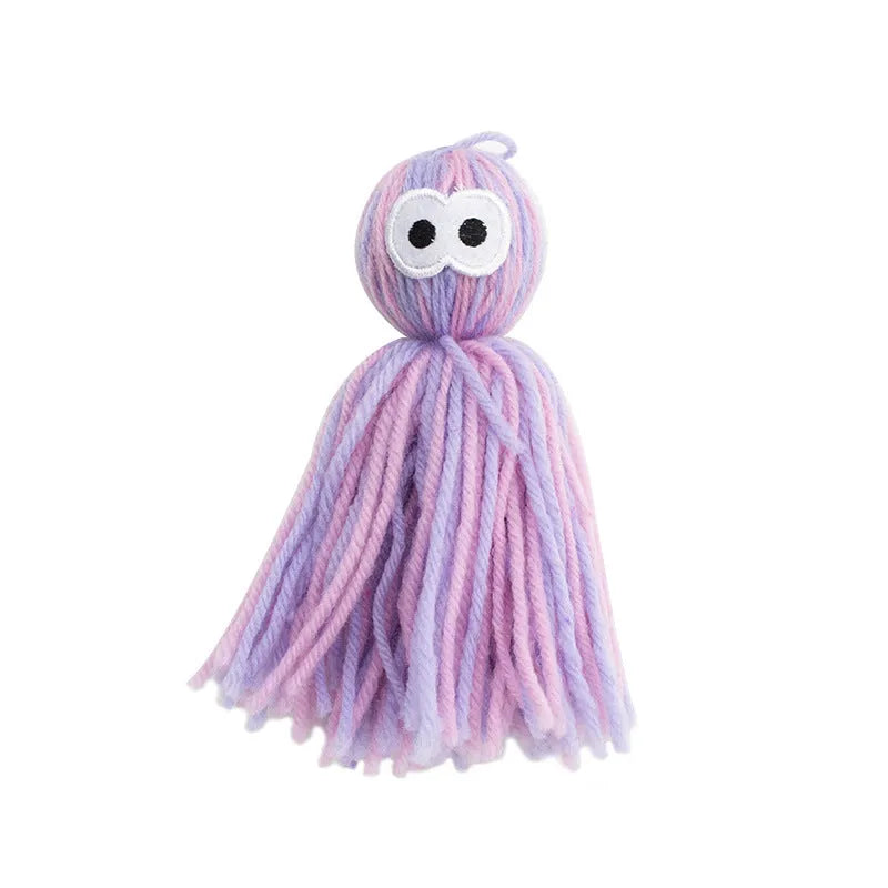 Bite-resistant wool ball cat toy measuring 10×13×4cm for hanging play