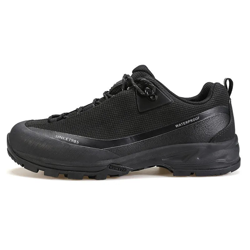 Men's low-top hiking shoes with leather mesh upper and round toe design
