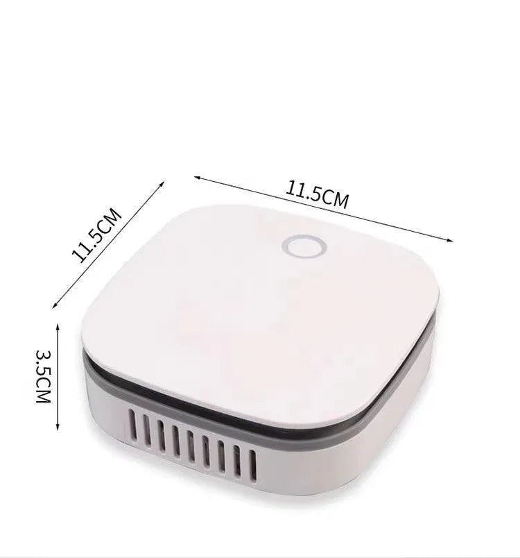 White USB-powered air purifier for car use with negative ion sterilisation technology