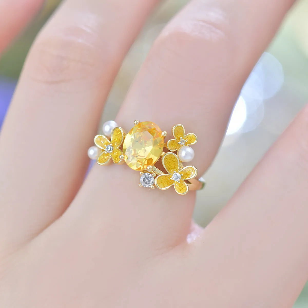 Women's floral open ring with zirconia stones in yellow or light purple electroplated metal