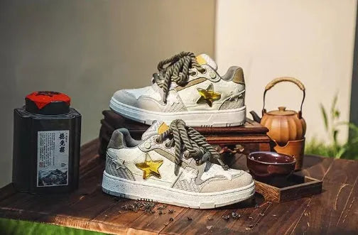 Green Small Crowd Original casual sneakers with star pattern and white laces.