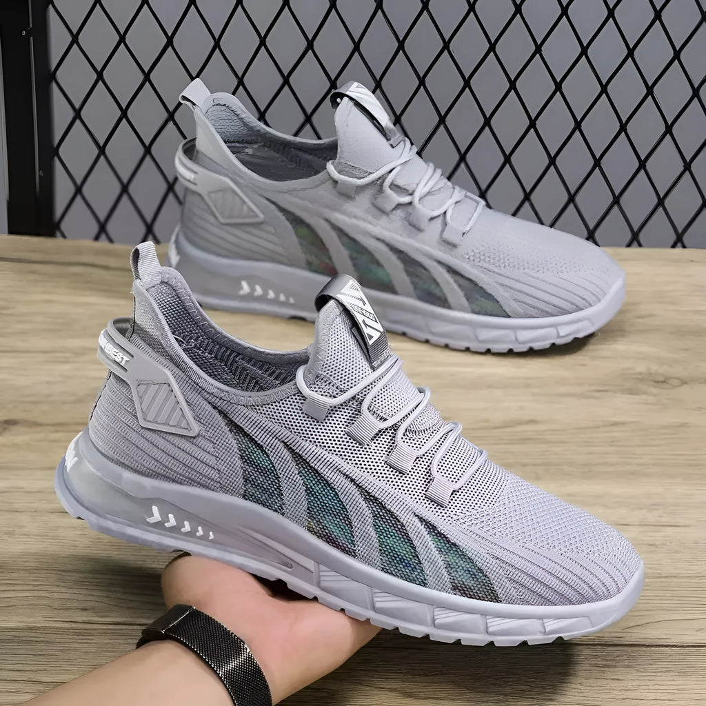 Summer mesh sneaker with striped pattern, low-top design, and injection moulded plastic sole