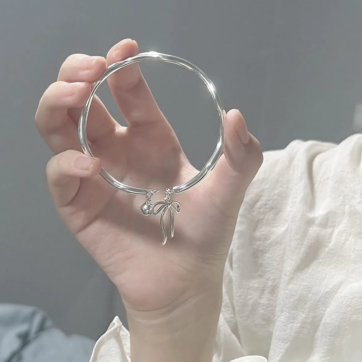 Silver adjustable girlfriends bracelet with bow-shaped bell opening clasp