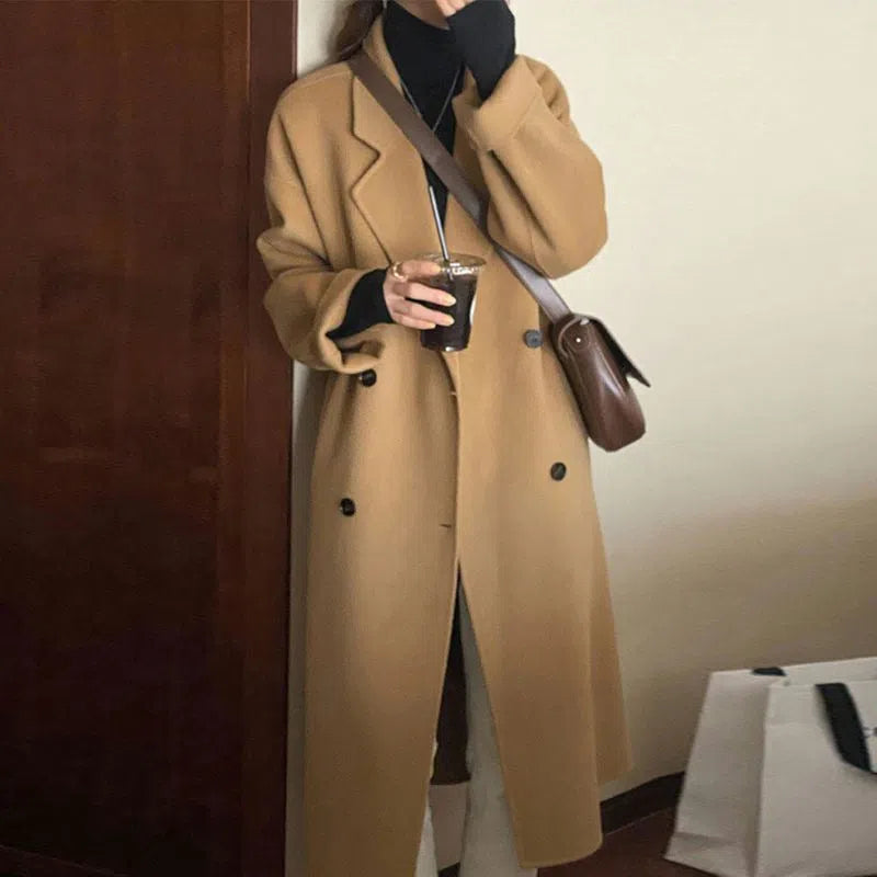 Women's loose fit knee-length retro wool coat with patchwork in oatmeal colour