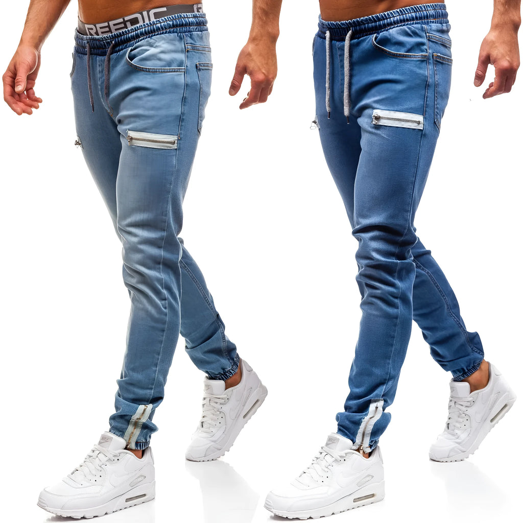 Men's denim sports jeans in dark blue, five-pocket style with cotton fabric