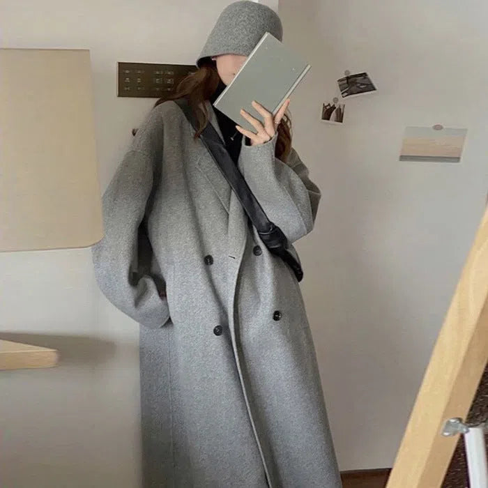 Women's loose fit knee-length retro wool coat with patchwork in oatmeal colour