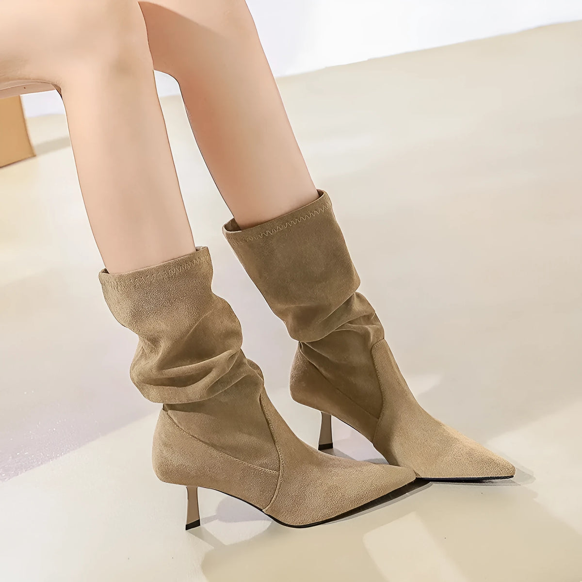Women's mid-calf pointed toe stiletto boots with elastic pleated pile in solid colour with sewing line detail