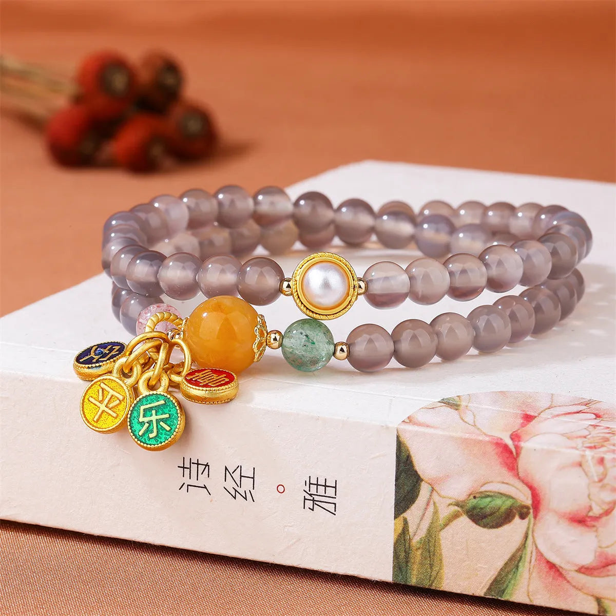 Natural gray agate bracelet with two-circle retro design for women.