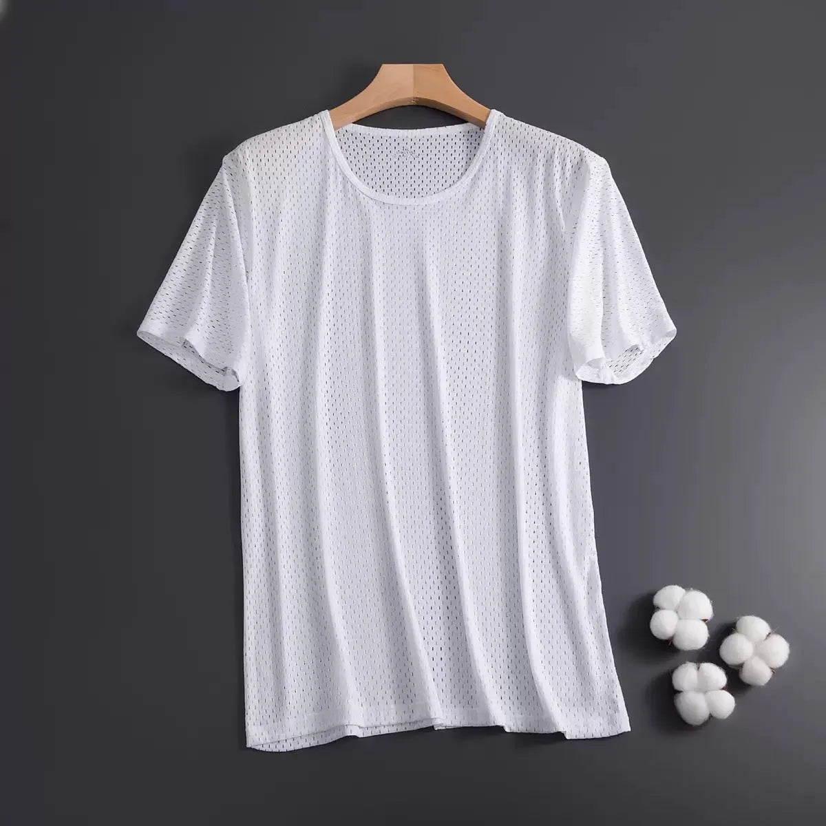 Men's ice silk short sleeve T-shirt in solid colour with crew neck and loose fit design