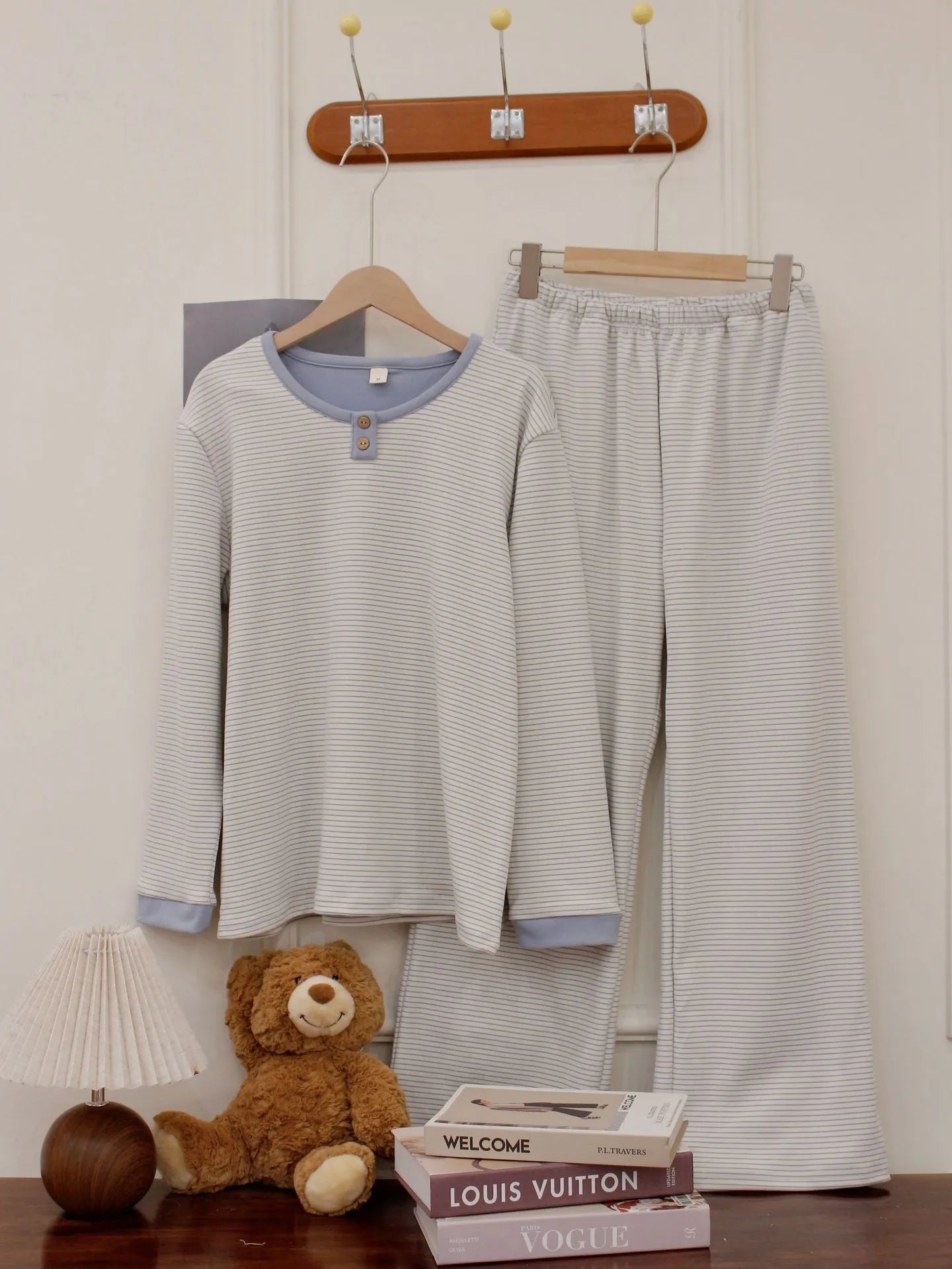 Round neck de velvet women's pajama suit with long-sleeved top and striped trousers in light blue