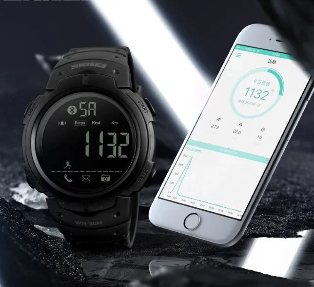 Sports smartwatch with 50mm round dial compatible with Apple and Android phones
