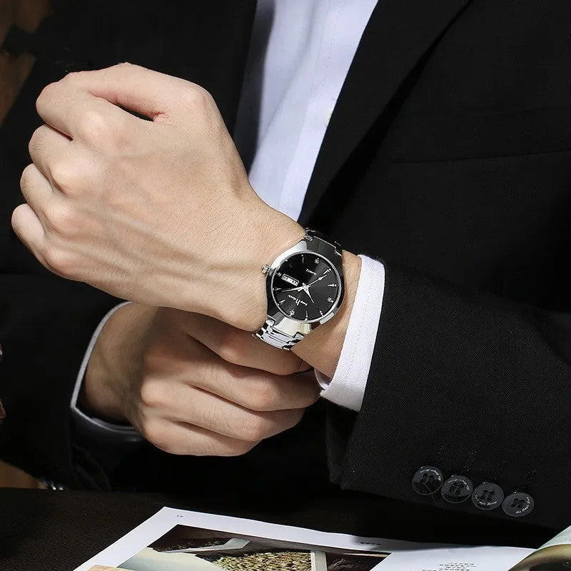 Luminous couple calendar quartz watch with 38mm round alloy case and mineral glass, available in silver black