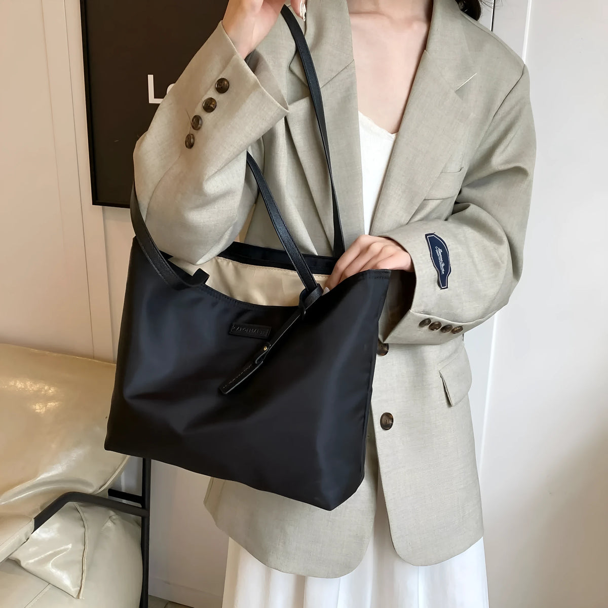 Women's large capacity soft Oxford cloth shoulder bag in black, horizontal square shape, with external sandwich pocket