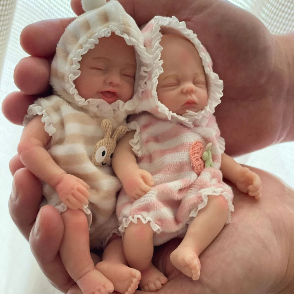 15cm solid silicone MINI palm doll simulation baby, bald girl version, on display
