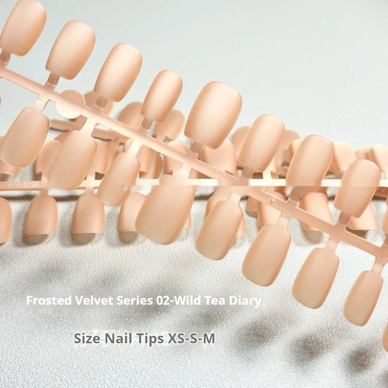 Aurora Cat's Eye false nail art set with frosted velvet texture in sizes XS, S, and M.