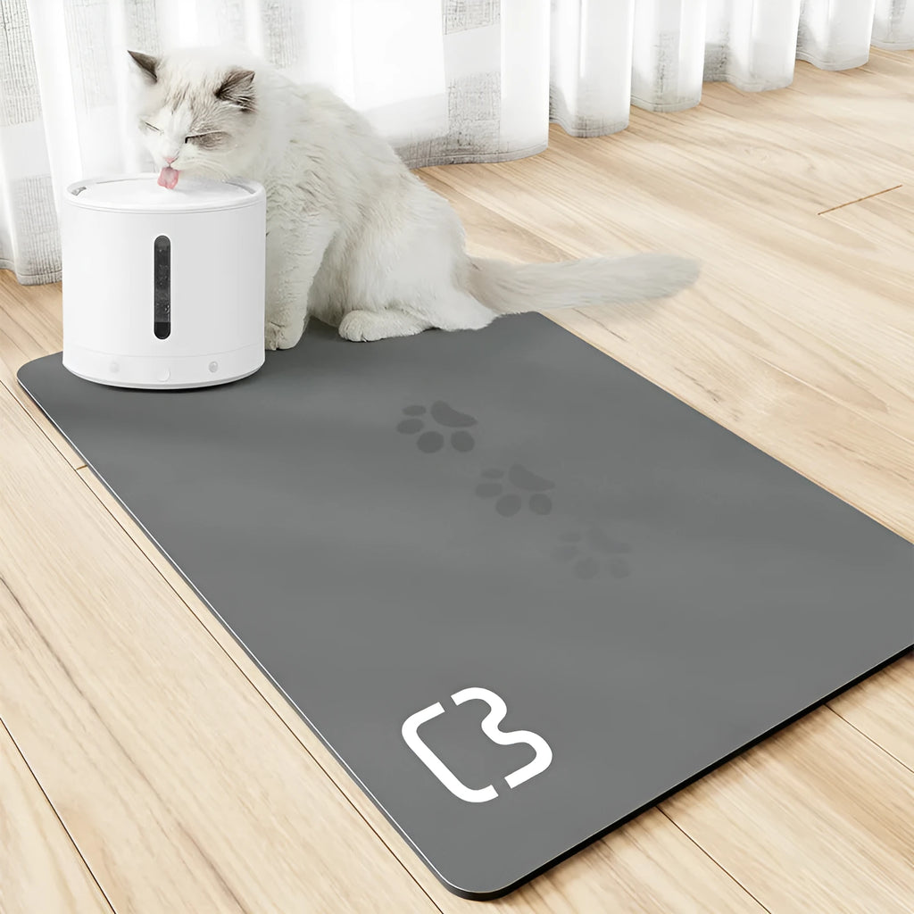 Minimalist pet feeding mat in cat head light gray, water-absorbent non-slip design for cat and dog bowls
