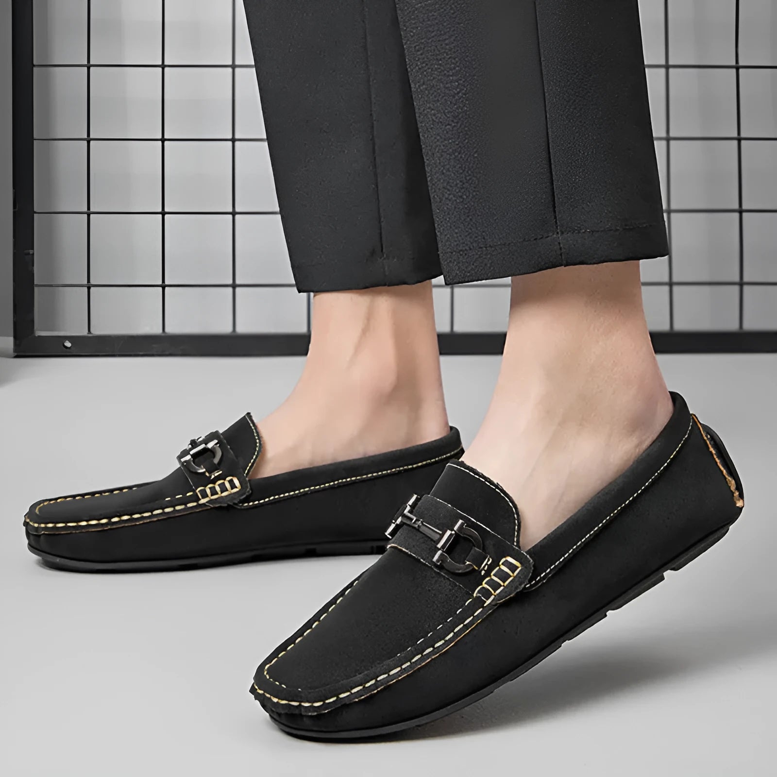 Men's beige lace-up casual shoes with a round toe and rubber sole, made from cowhide leather.