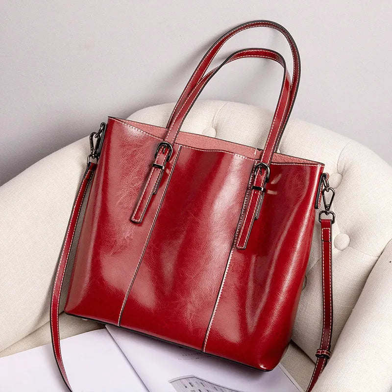 Genuine leather women's retro shoulder bag in brown with multiple compartments and detachable straps