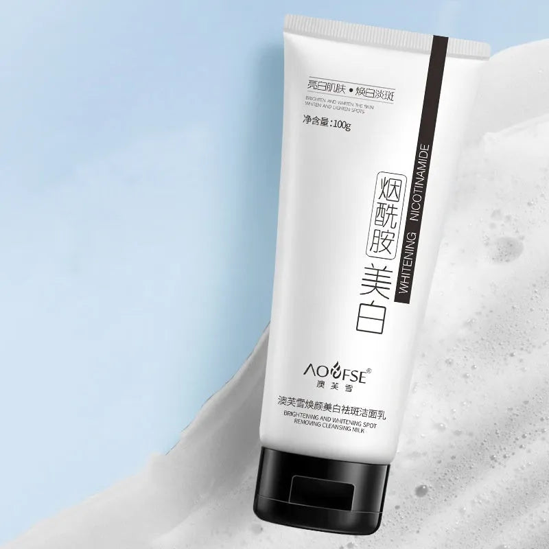 White tube of 100ml whitening and freckle-removing facial cleanser for deep pore cleansing.