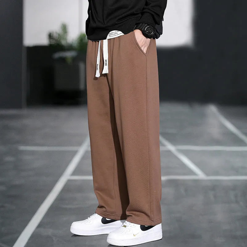 Casual grey men's sports trousers with multiple pockets and a high-waist design.