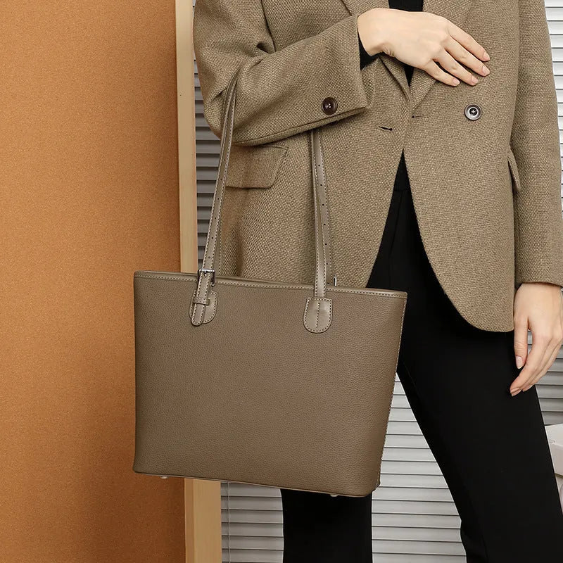 Genuine leather women's tote bag with 30cm width and internal organisation compartments