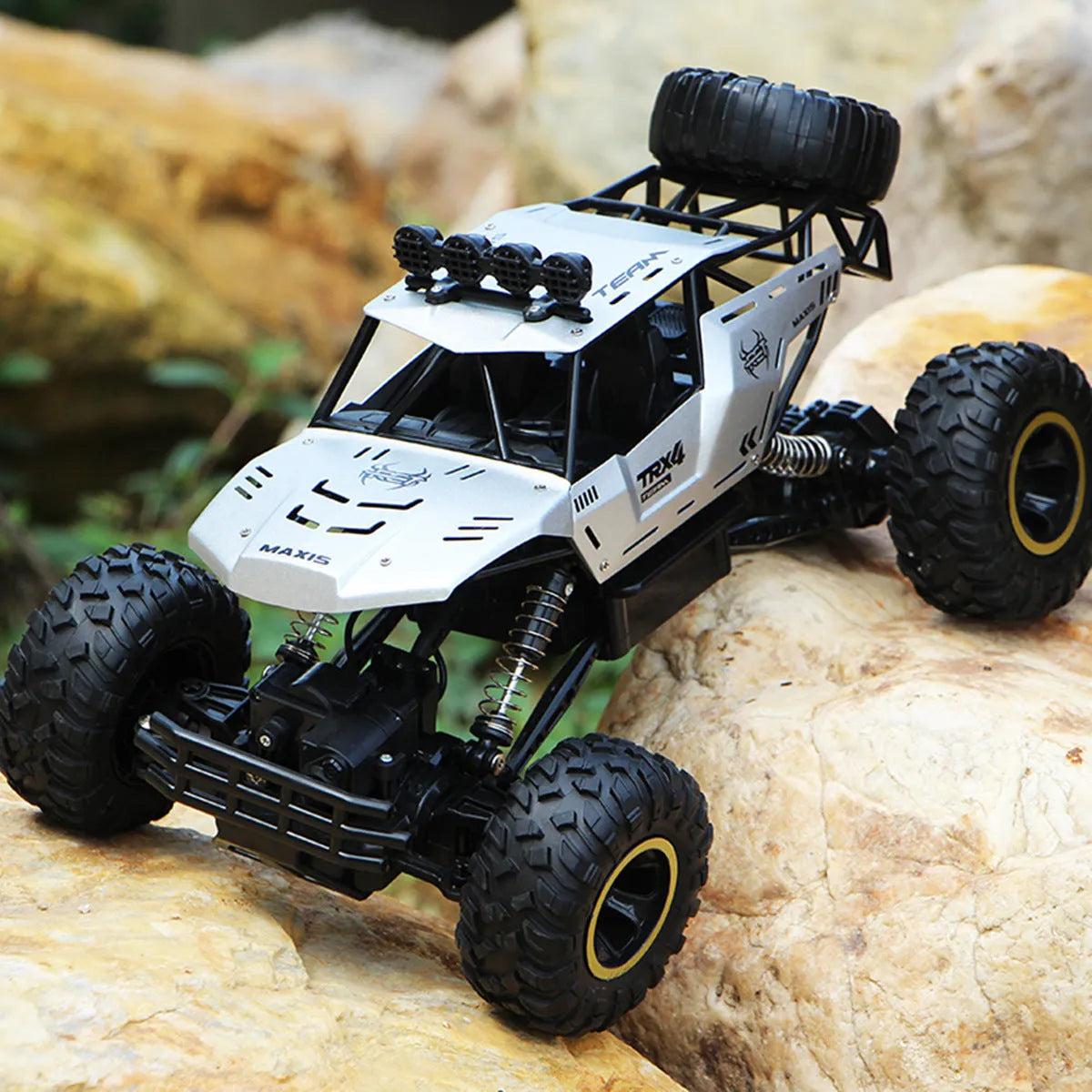 Large black 4WD remote control climbing car and smaller silver high-speed model with 2.4G remote.