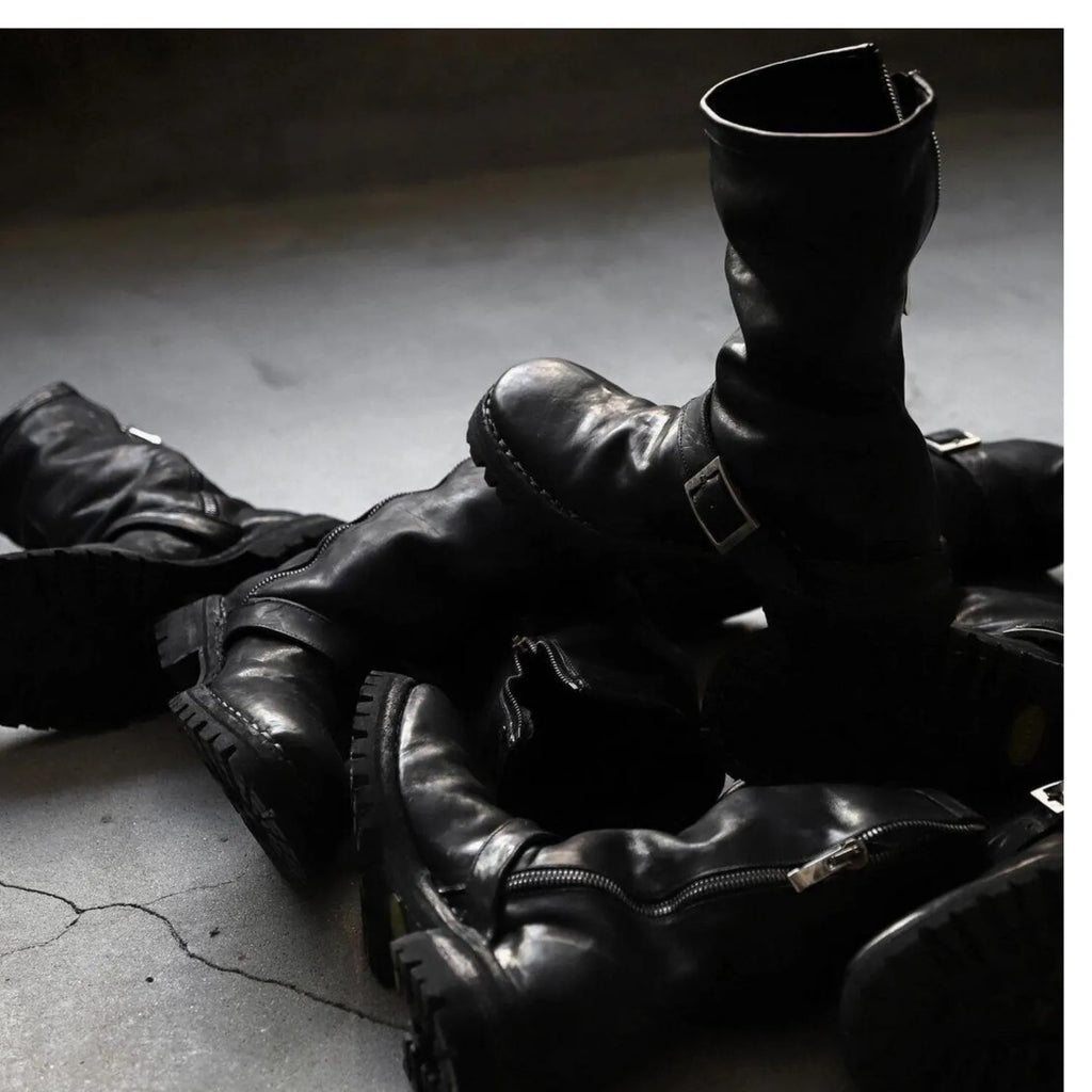 Men's dark retro Martin ankle boots with side zipper and round toe in black.