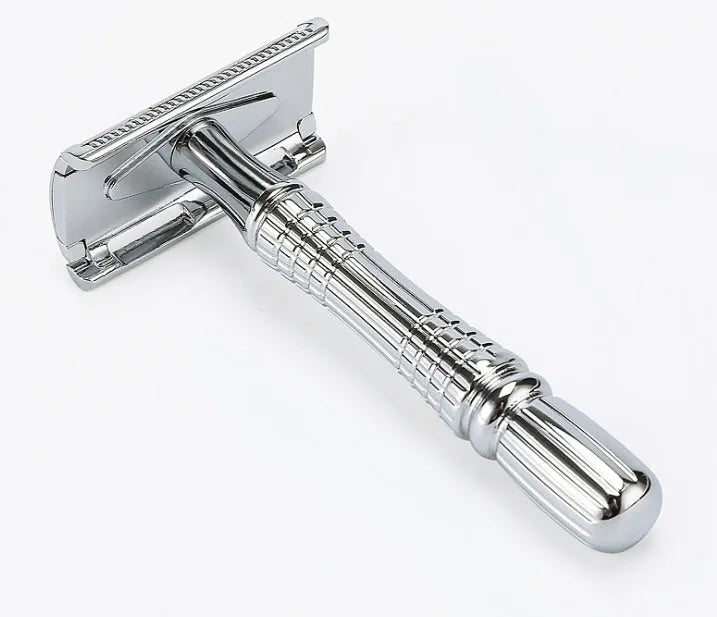 Silver grey safety double edge razor with non-slip handle and closed comb head