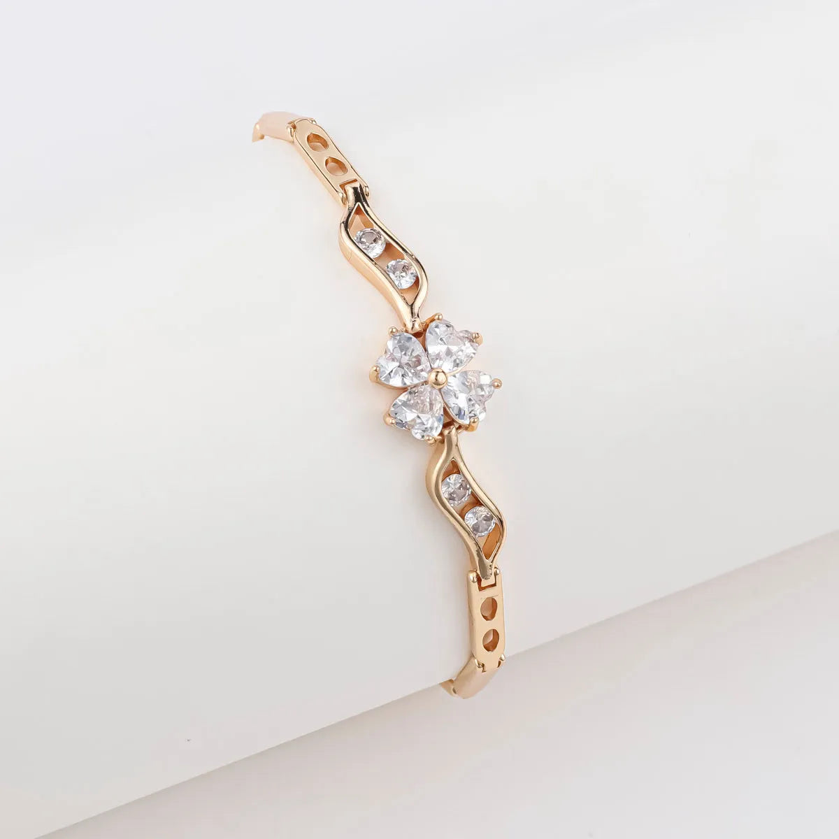 18K gold-plated brass women's bracelet with butterfly clover motif and zircon stones