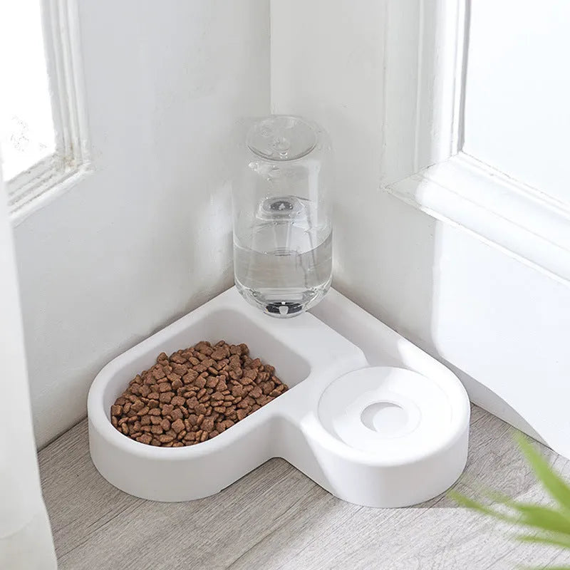 White plastic pet water fountain with 4-litre capacity measuring 22cm wide by 26cm tall