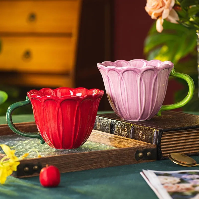 Ceramic breakfast mug with floral pattern, 500ml capacity, in red or purple.