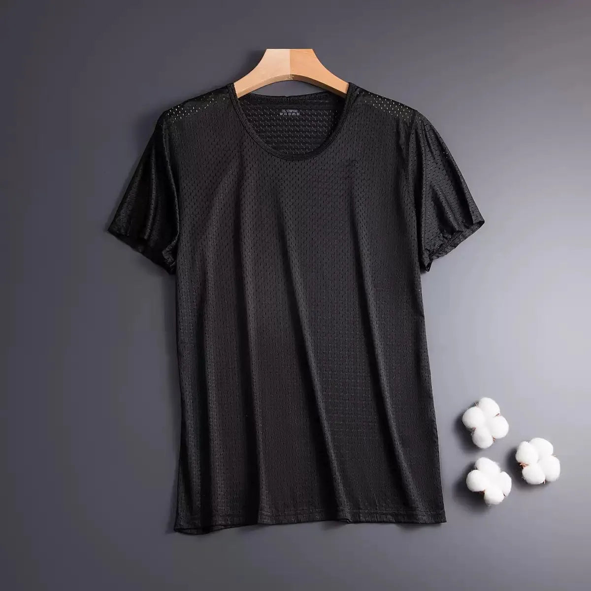 Men's ice silk short sleeve T-shirt in solid colour with crew neck and loose fit design