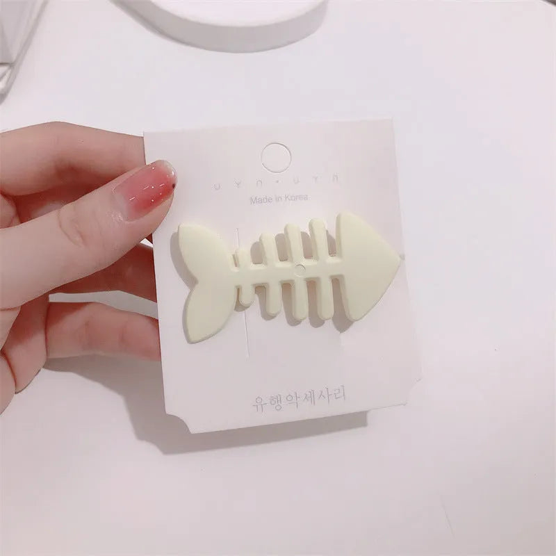 Fishbone pattern plastic barrette with duckbill clip in minimalist candy colour