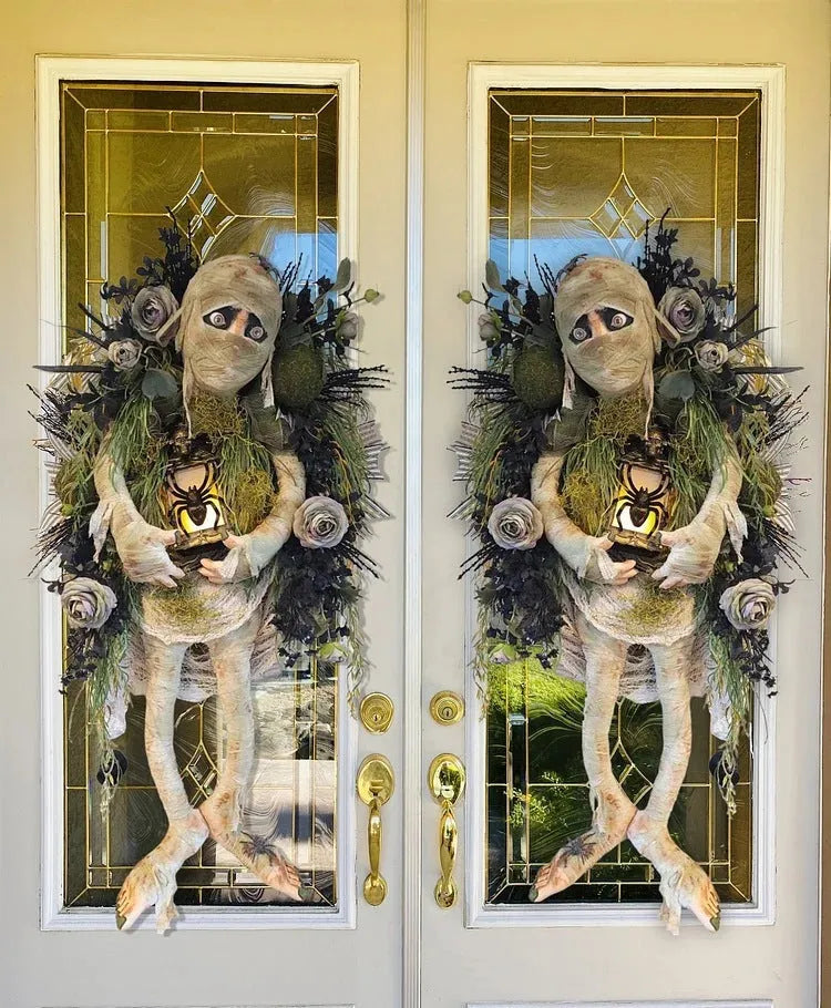 Mummy Halloween wreath with outstretched skeleton hands, hanging on a door, 46cm three-dimensional plastic decoration
