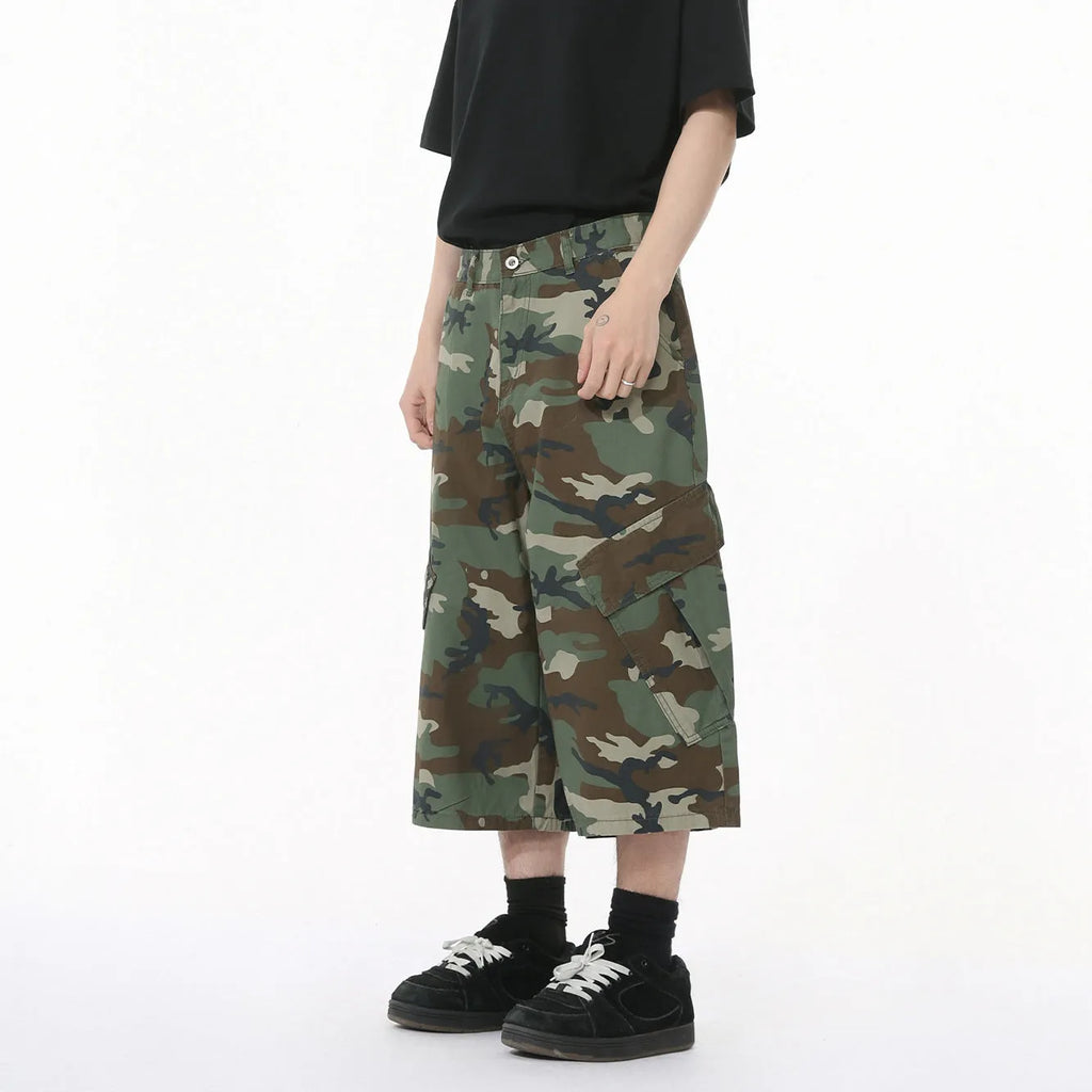 Men's camouflage cotton jeans with wide leg loose fit and side stitching detail
