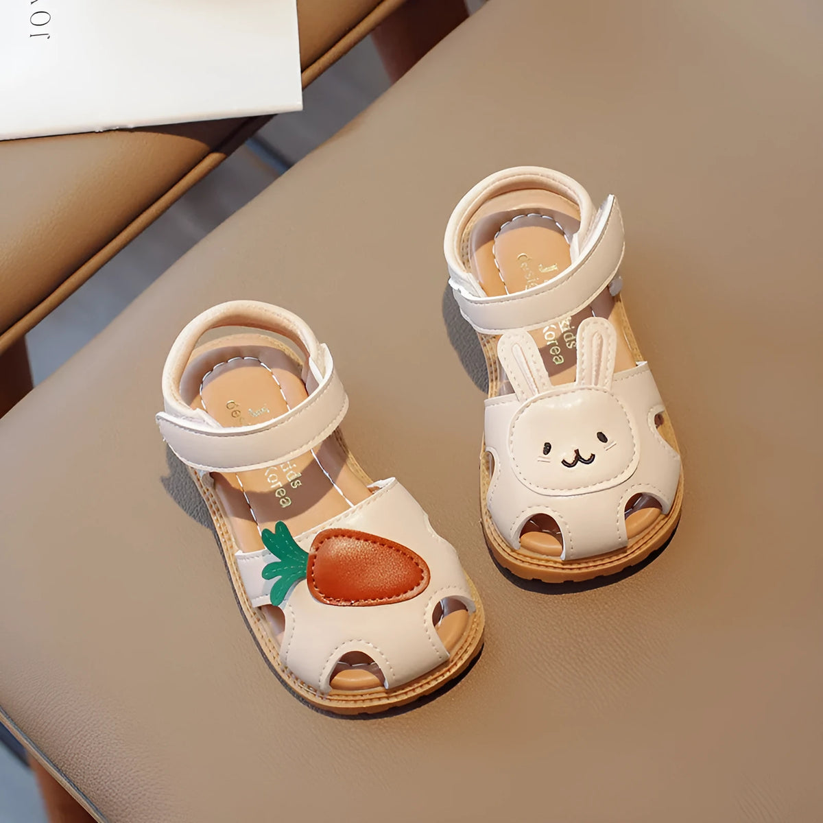 Girls sandals with carrot rabbit animal pattern, Velcro fastening, artificial leather upper in milky white