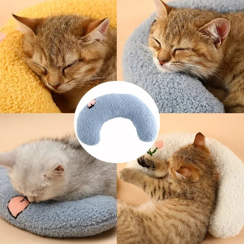 Little pillow for cats, U-shaped neck protector with soft faux fur in macaron colours, size 27x17x6 cm
