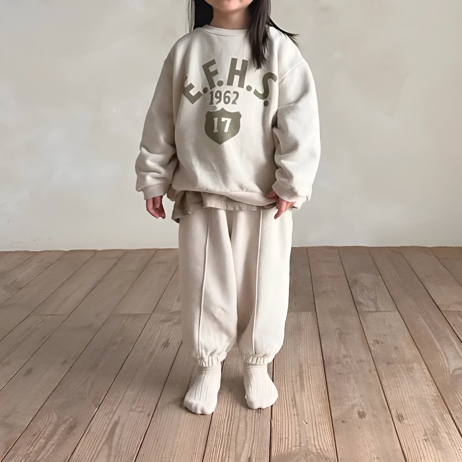 Boys and girls letter print cotton fleece sweater two-piece set in brown with pullover top and trousers