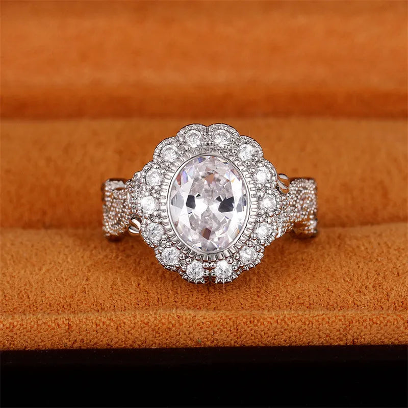 Women's geometric ring with round zircon and full diamond copper plating in white gold colour.
