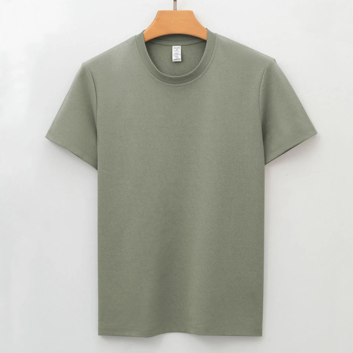 Antibacterial quick-dry short sleeves pullover in solid colour straight fit with regular sleeves on model