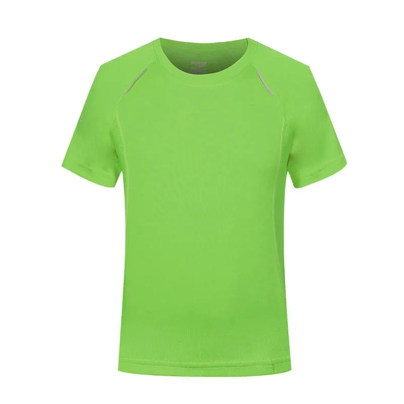 Slim fit quick-drying T-shirt in polyester viscose blend fabric with round neck and short sleeves