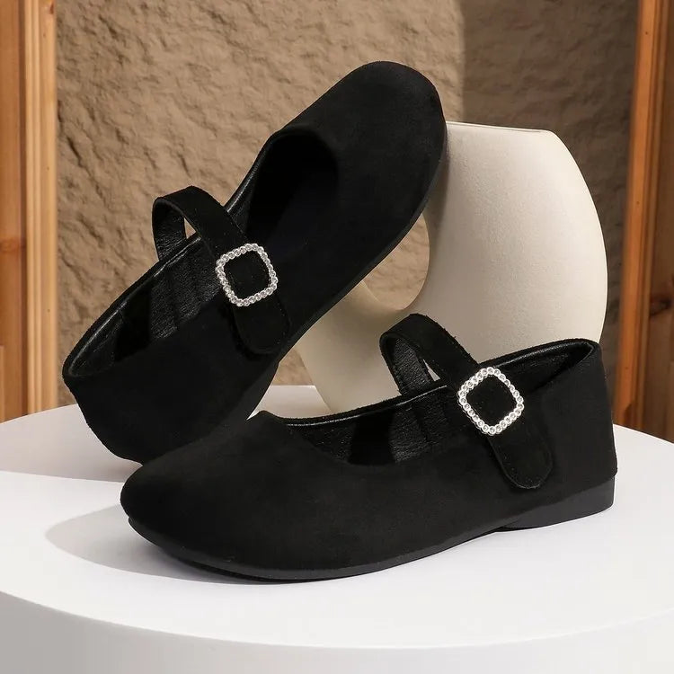 Black low-top canvas fisherman shoes with rubber sole on a white background