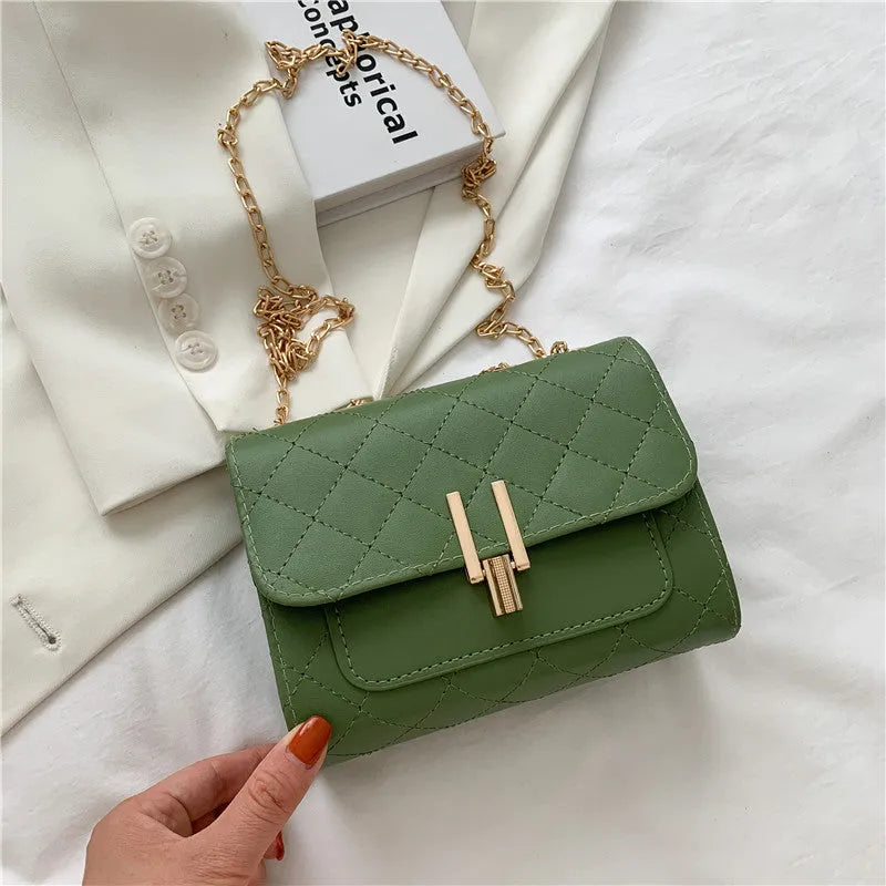 Women's diamond lattice chain crossbody bag in PU leather with adjustable strap