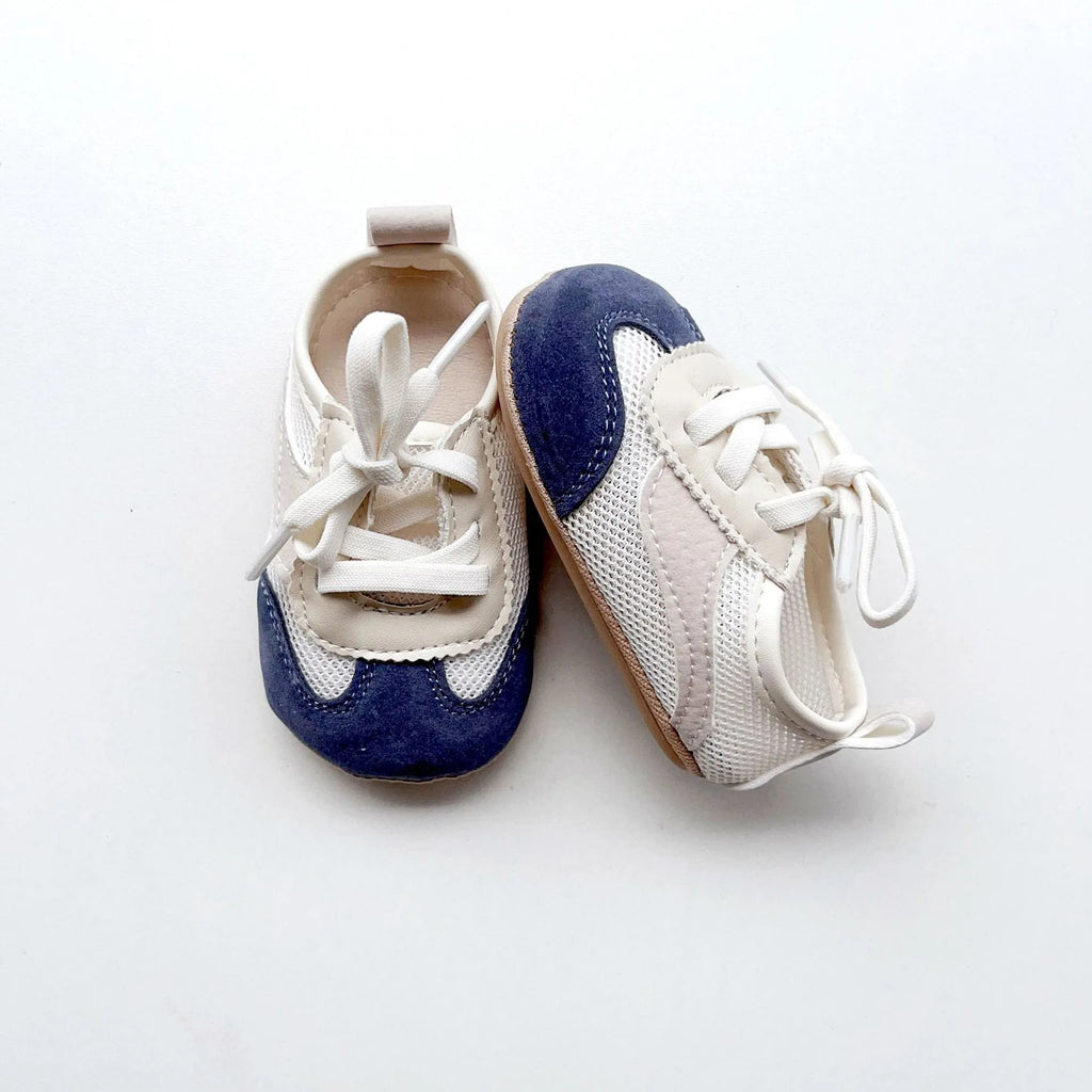Baby shoes with hollow mesh upper and rubber sole in black, blue, brown, green for toddlers 1-3 years