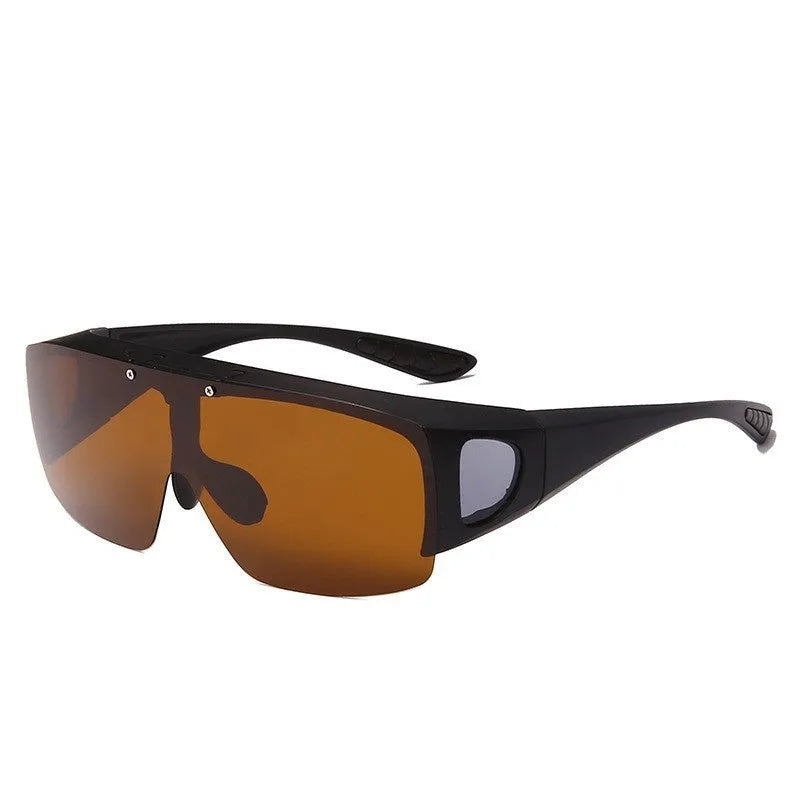 Polarised sports sunglasses with a one-piece lens for myopia, shown in black/grey and dark green colour options.