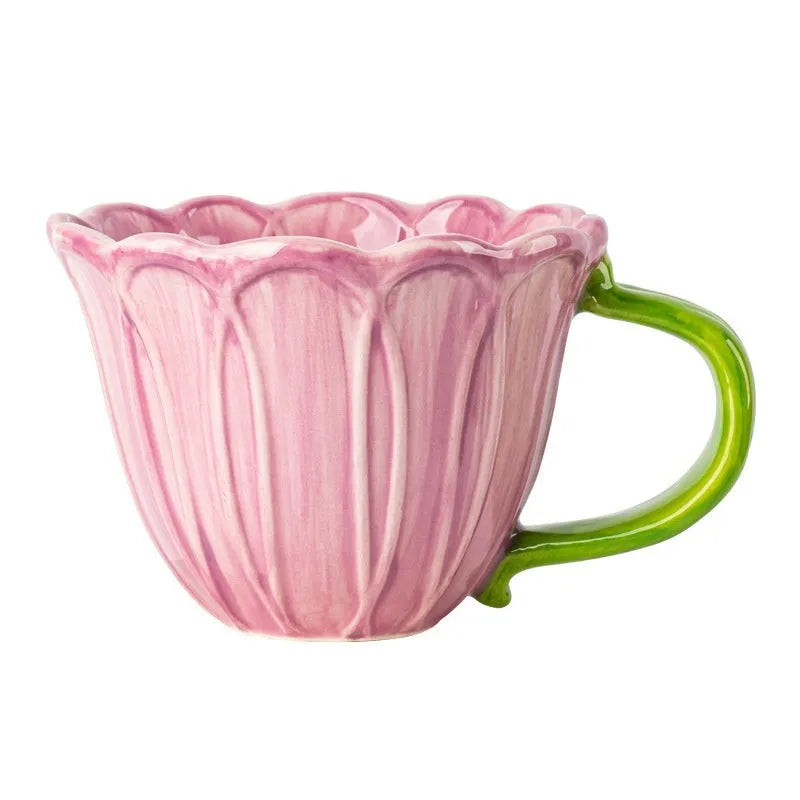 Ceramic breakfast mug with floral pattern, 500ml capacity, in red or purple.