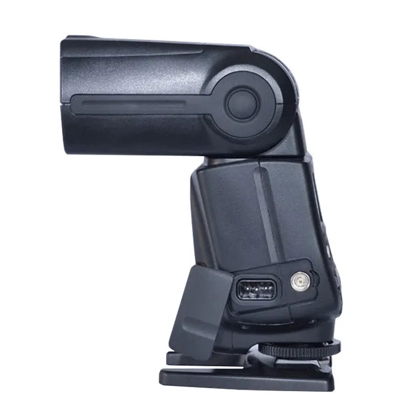Black universal camera flash with 58 guide number and 2.4G radio for Canon Nikon